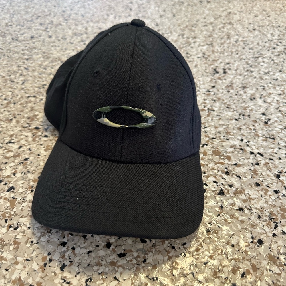 Oakley Black Snapback Hat with Curved Brim and Logo
